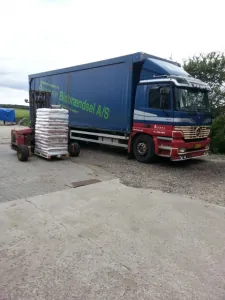 Leveret palle med mobil truck